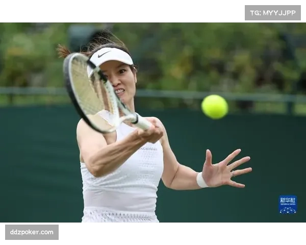 特写：退役名将A-拉德万斯卡亮相元老赛，风采依旧